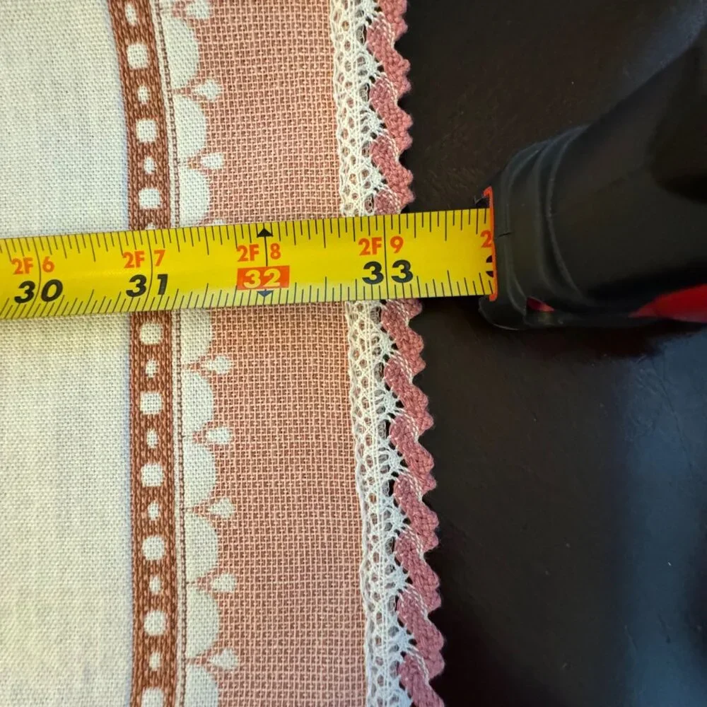 VTG Floral Lace Table Runner Pink & White Floral Designs Scalloped Edges Lace Tr
